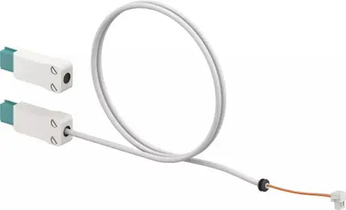 Weißes Anschlusskabel mit zwei Enden für ein Raumthermostat. Die Marke Uponor ist zu sehen. Das Kabel hat einen runden Stecker und eine integrierte Verbindung.